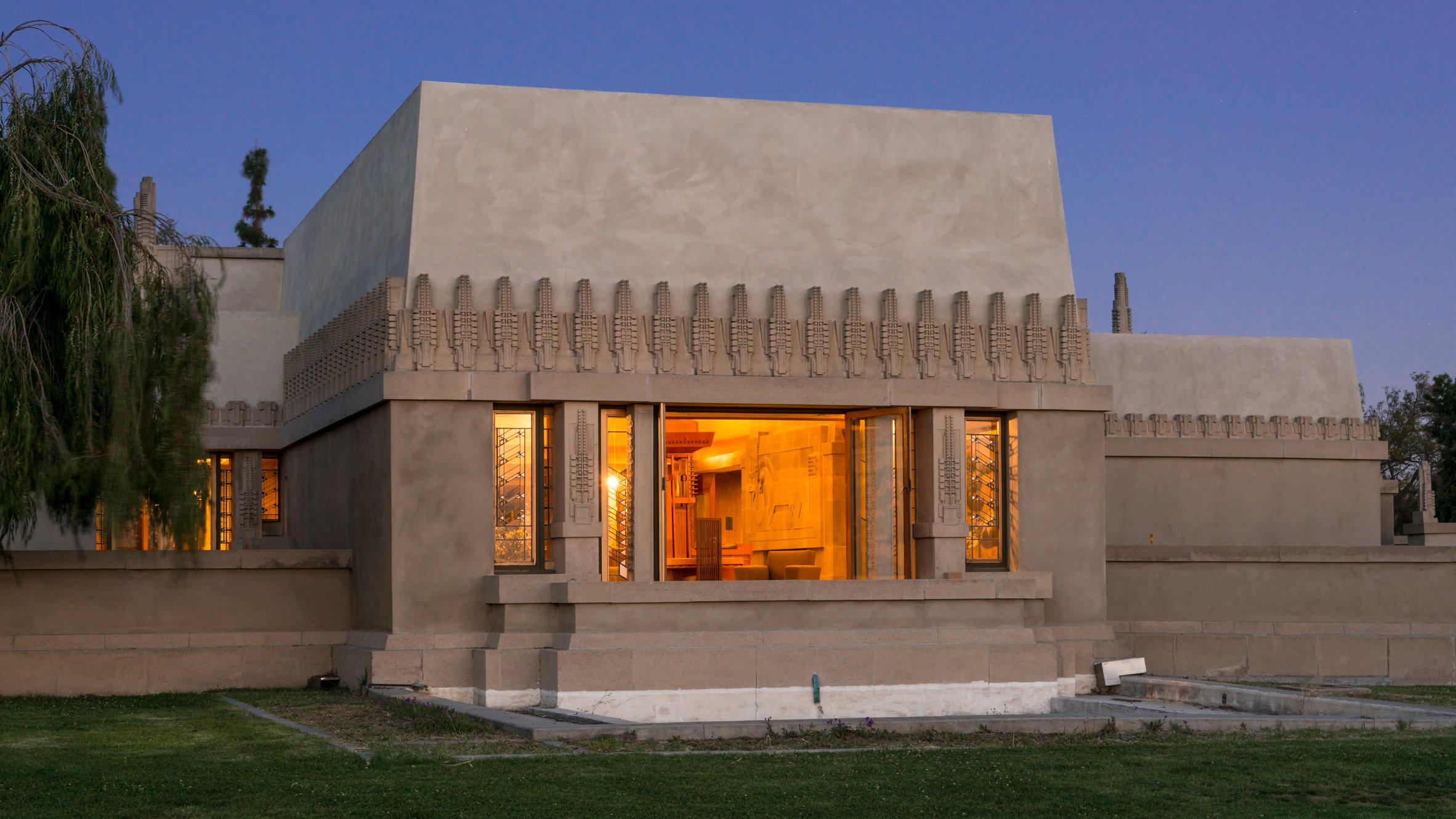 celebrating-frank-lloyd-wright-s-150th-birthday-hollyhock-house